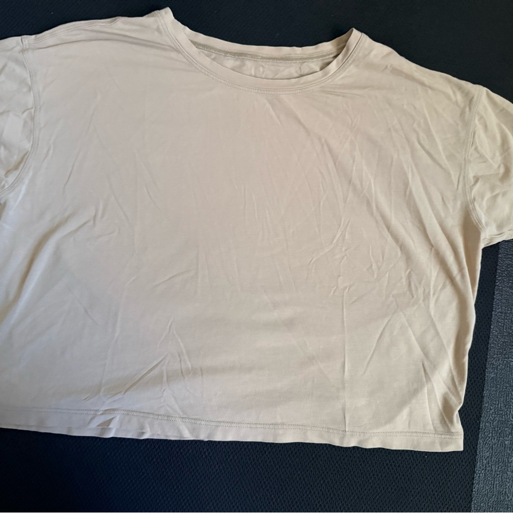 lululemon athletica Cates T-shirt size 6 in Sheer Oak